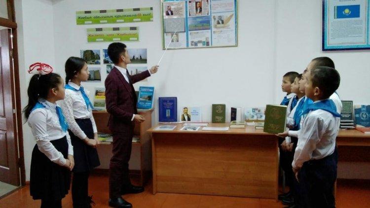 Кітапханадағы сабақ